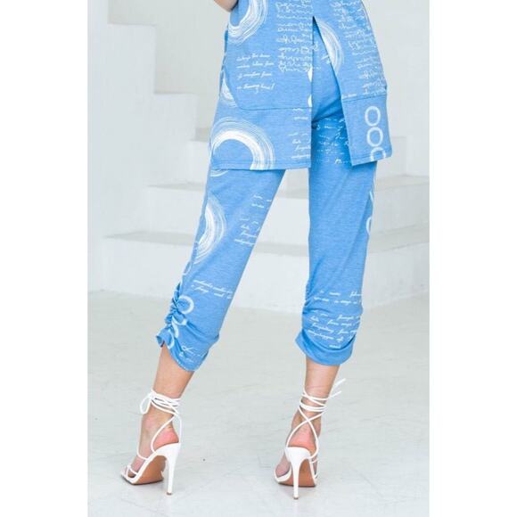 Womens Blue Capri Pull On Pants Size L Script Print NWT Artex Fashions - Picture 9 of 10